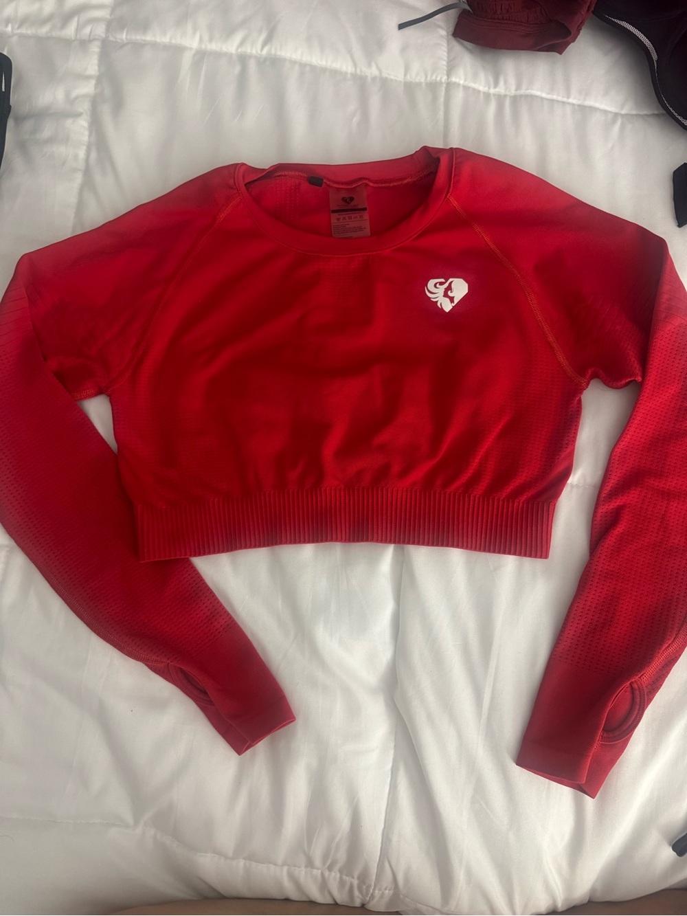 Cropped Red Long-Sleeve Performance Sweatshirt with Thumbholes